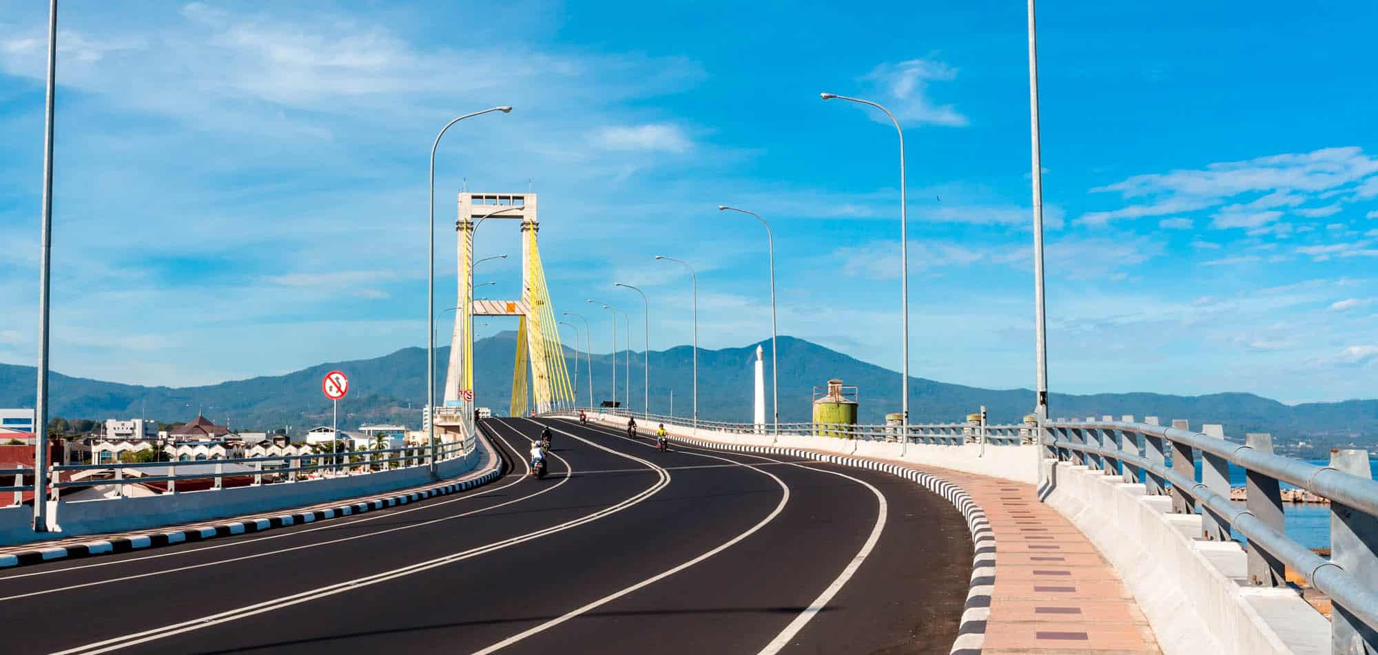 A near empty highway in North Sulawesi