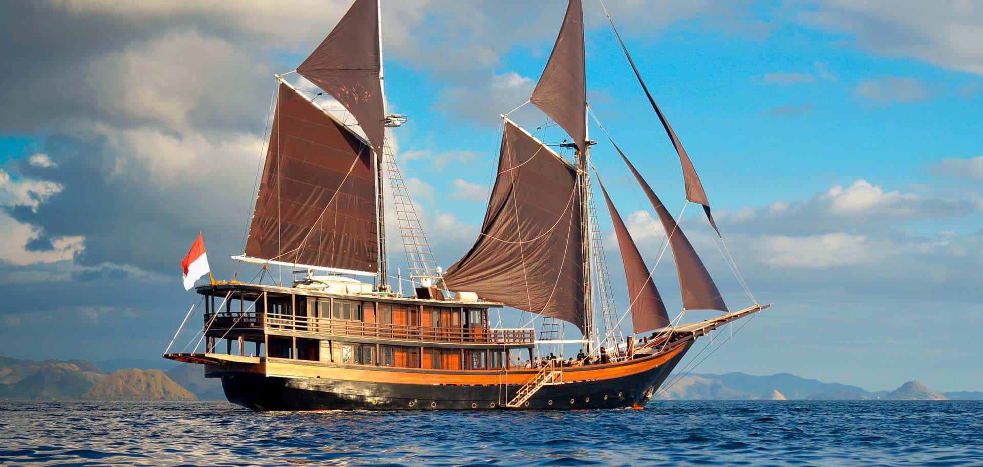 Dunia Baru with its sails out